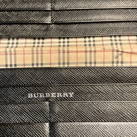 Burberry Long Wallet - Picture 4 of 4
